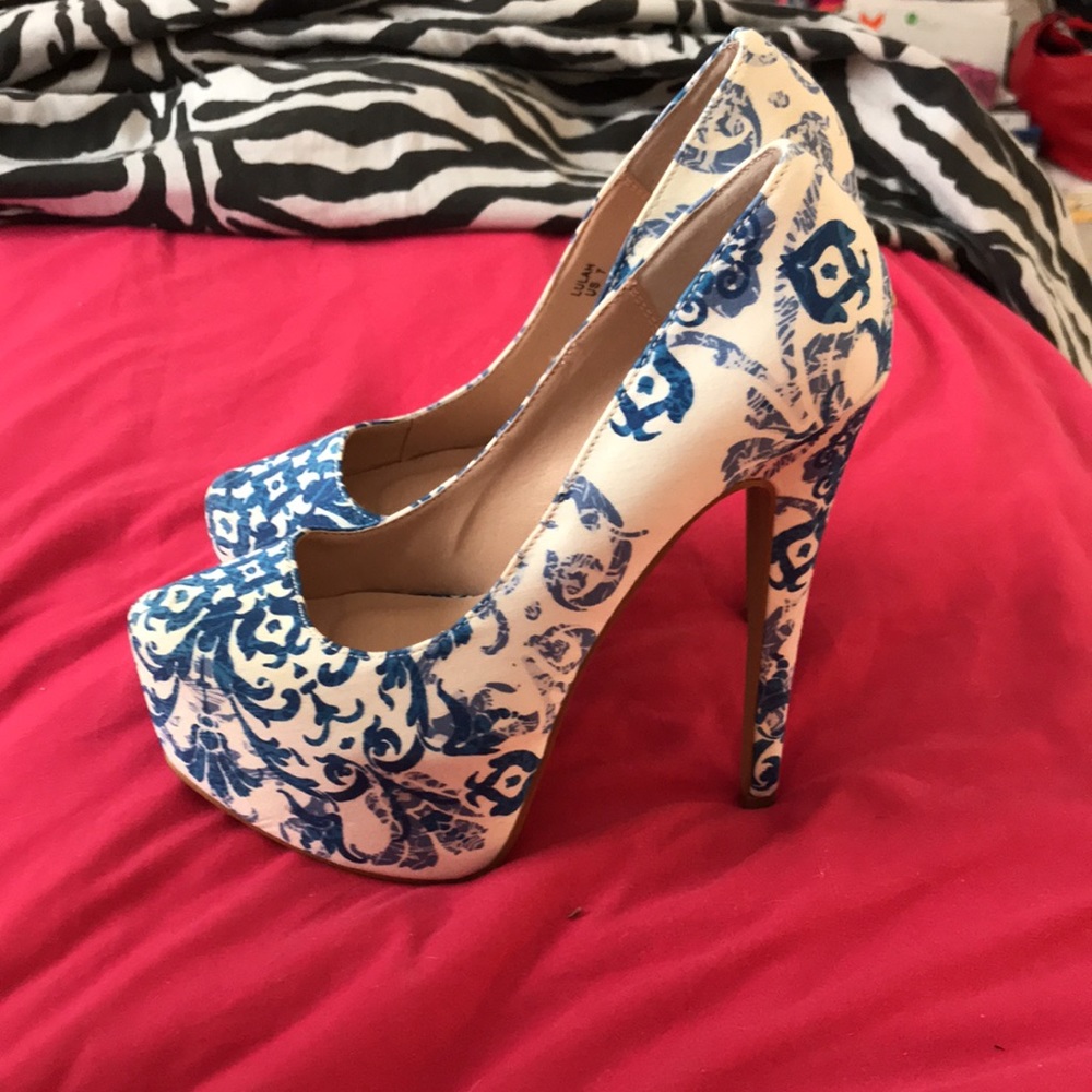 Closed toe platform heels - Picture 2 of 8